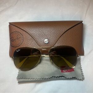 Ray-Ban Gold Frame Aviator Sunglasses